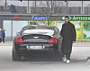 Armanilla on entuudestaan toinenkin klassikkoauto, käytettynäkin helposti sata tonnia maksava Bentley Continental GT.