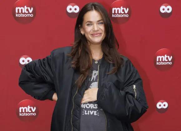 Näyttelijä Johanna Puhakka paljastaa: tämä saa minut syttymään