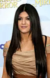Kuvassa Kylie, 14, poseeraa punaisella matolla Hollywoodissa maaliskuussa 2012.