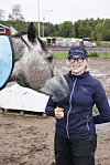 Katja ei aio lähteä hurjastelemaan alamäkipyöräillessään – ainakaan vielä.