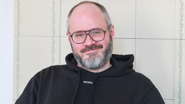 Tuomas Enbuske esittelee 15-vuotiaan tyttärensä – 'Koskettava päivä'