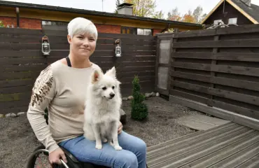 Puoliso avautuu matkustamisesta terveyshuolista kärsivän Heidi Foxellin kanssa: "Suhteen alkuaikoina hävetti"