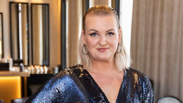 Jenni Poikelus avautuu tv:ssä vaikeuksistaan sosiaalisissa tilanteissa: ”Olen sisällä paniikissa” jenni
