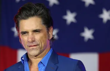 Tunnustiko John Stamos seksuaalisen hyväksikäytön? Huijasi nuorta naista Suomessa