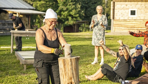 Miina Äkkijyrkkä järkyttyi Farmi Suomen kuvauksissa: 'Miten niin sairas eläin on tuotu sinne?'