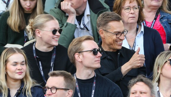 Peukku pystyyn! Wilmalla ja Alexilla oli silminnähden hauskaa Paavo Nurmi Gamesissa.