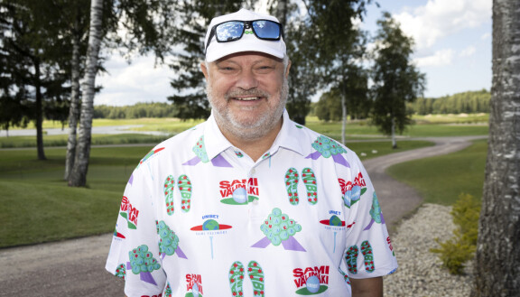 Esa Tikkanen tekee tiliä harvinaisilla Stanley Cup -mestaruussormuksillaan.