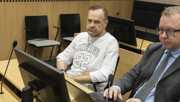 Marko kuunteli syytteiden lukua vakavana