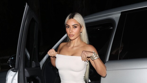 Kim Kardashian somemyrskyn keskellä - lapsista valittaminen nosti älämölön