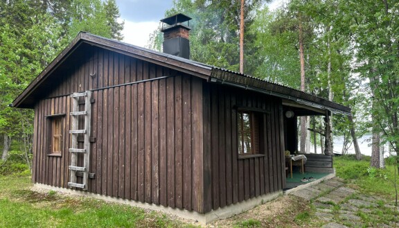 Samin 1980-luvulla rakennettu Lapin-mökki sijaitsee sääskien valtakunnassa Ylitorniolla.