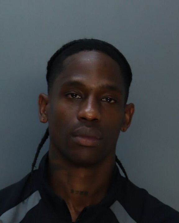 Miamin poliisi julkaisi Travis Scottin pidätyskuvan.