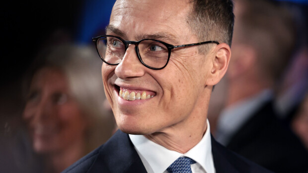 Oho! Alexander Stubb soluttautui tavisten joukkoon – nautiskeli keikkayleisössä!