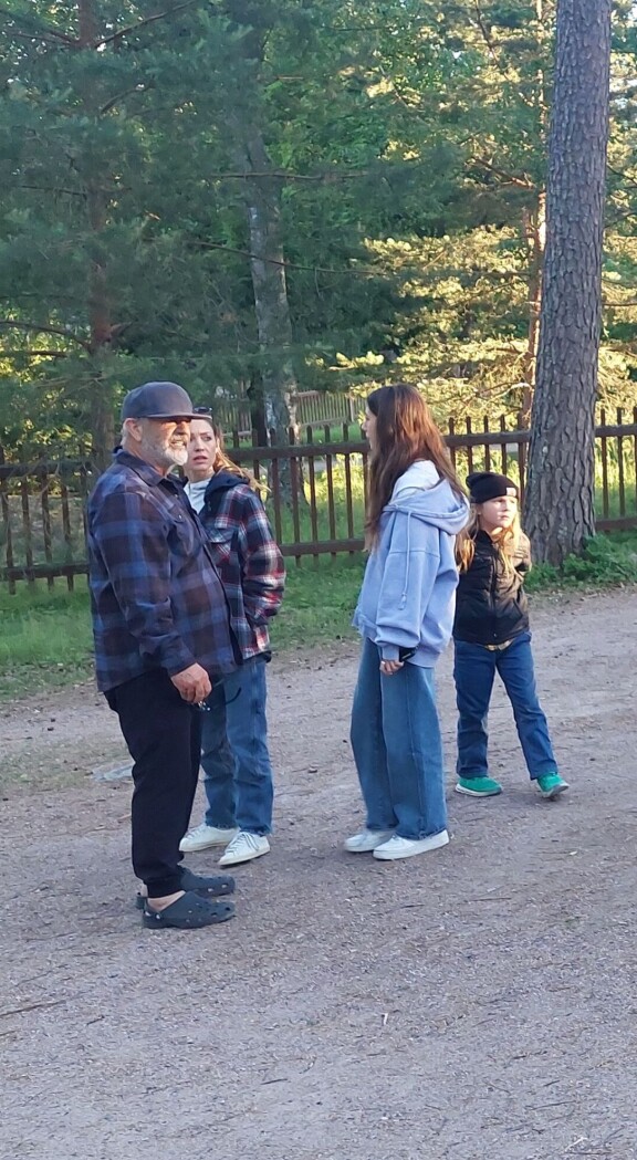 Mel Gibson perheineen tutustui Helsingin luontoon.