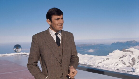 George Lazenby on esittänyt Bondia kaikista nuorimpana näyttelijänä, 29-vuotiaana.