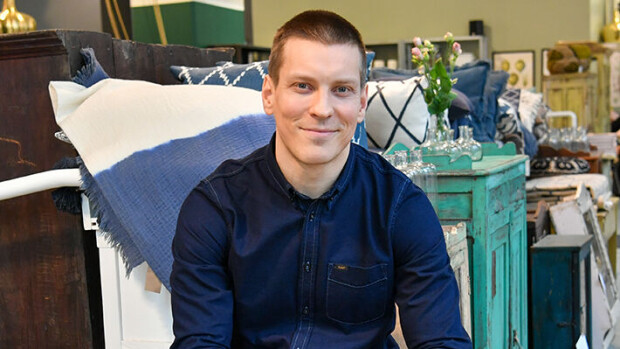 Antti Holma yllättää amerikkalaisen realityformaatin juontajana – tuomareina mummot antti