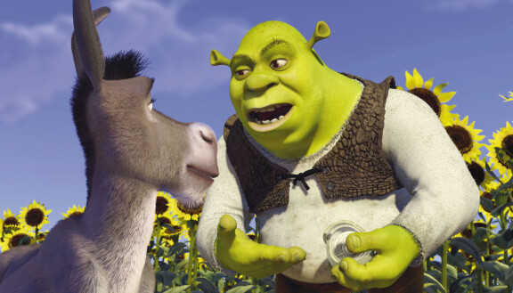 Shrekin keskeiset ääninäyttelijät (Mike Myers, Cameron Diaz, Eddie Murphy, John Lithgow) eivät tavanneet studiolla toisiaan, vaan äänittivät repliikkinsä erillään.