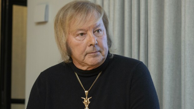 Danny, 81, raivostui – lataa nyt rajua tekstiä: ”Saatana!”
