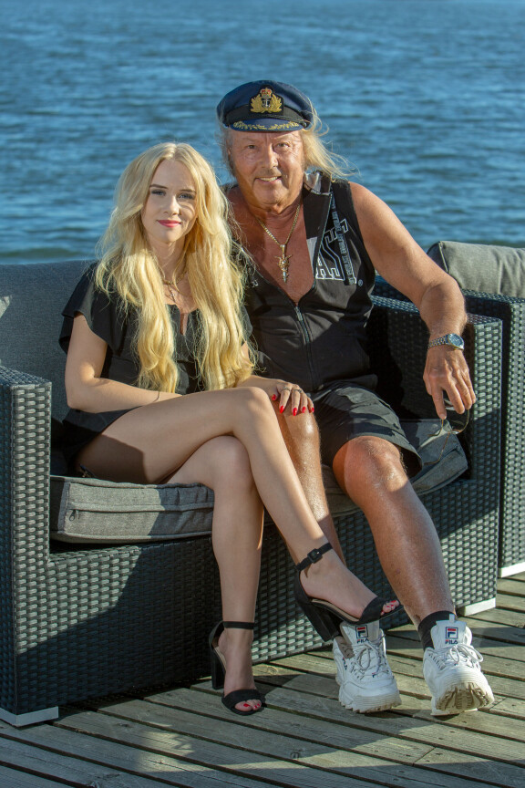 Helmi, 23, ja Danny, 81, odottavat innolla syksyä. Artikkelin kuvat kesältä 2021.