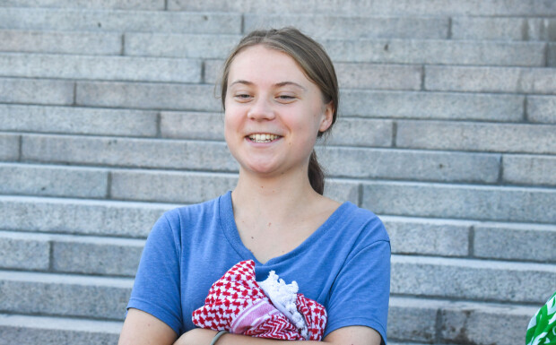 Kuvat! Greta Thunberg ilmestyi Elokapinaan urheilujätin ökylenkkareissa – paljasti Seiskalle, onko kyse sponsorista