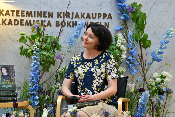 Jenni tunnetaan suurena kirjallisuuden rakastajana,