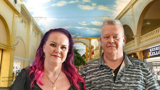 Salakuvat julki! Aki ja Heli Palsanmäki hämmästyttivät käytöksellään Tuurin kyläkaupalla