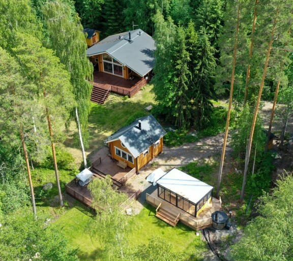 Mökkiparatiisi on varsin siistissä ja hyvässä kunnossa.