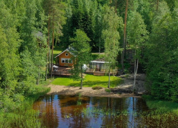 Omalta rannalta kelpaa pulahtaa uimaan