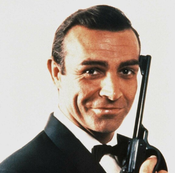 Nelonen esittää James Bond -elokuvia perinteiseen tapaan kesäuusintoina. Kuvassa ensimmäinen James Bond -näyttelijä, Sean Connery.