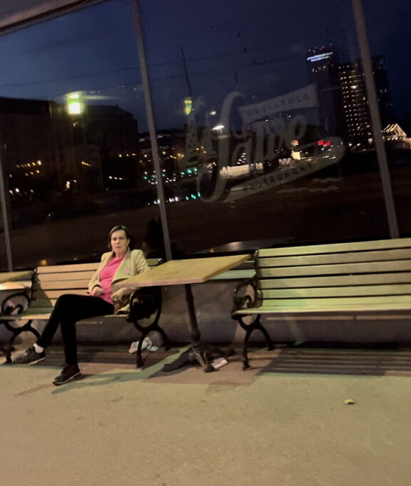 Ennen kello yhtä yöllä Paulan matka jatkui Salven luota turvallisesti kohti kotia.