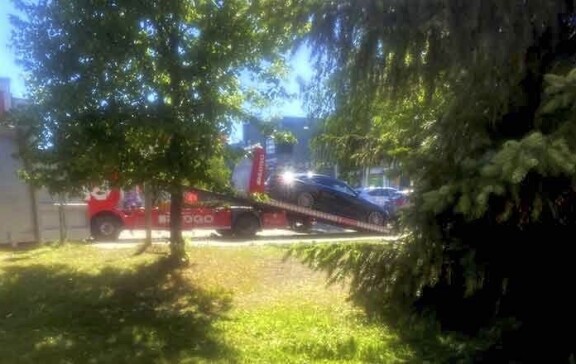 Reetu joutui keskeyttämään matkansa puhjenneen autonrenkaan vuoksi.