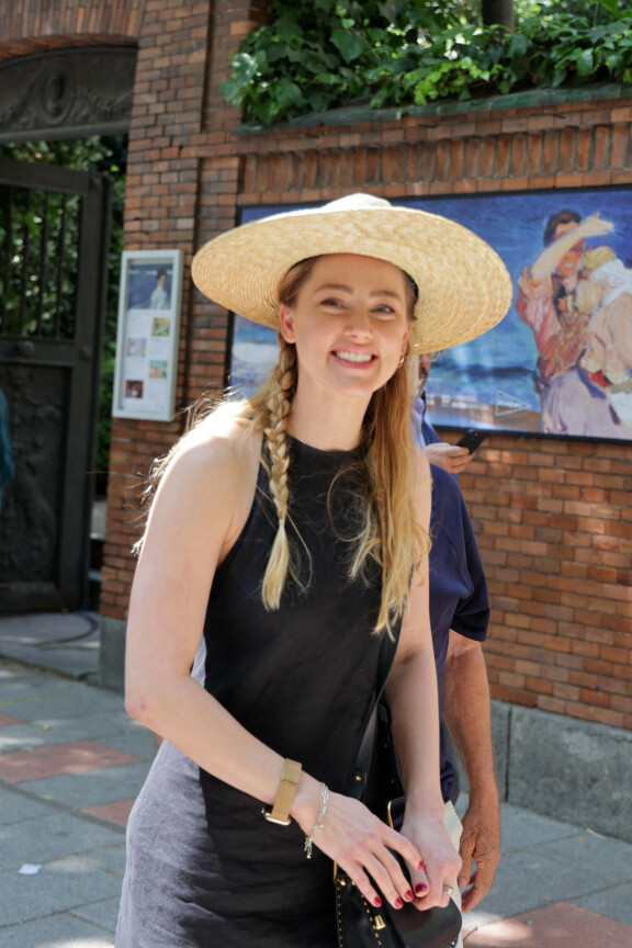 Vuonna 2023 toukokuussa Amber bongattiin käymässä Sorolla-museossa Madridissa.