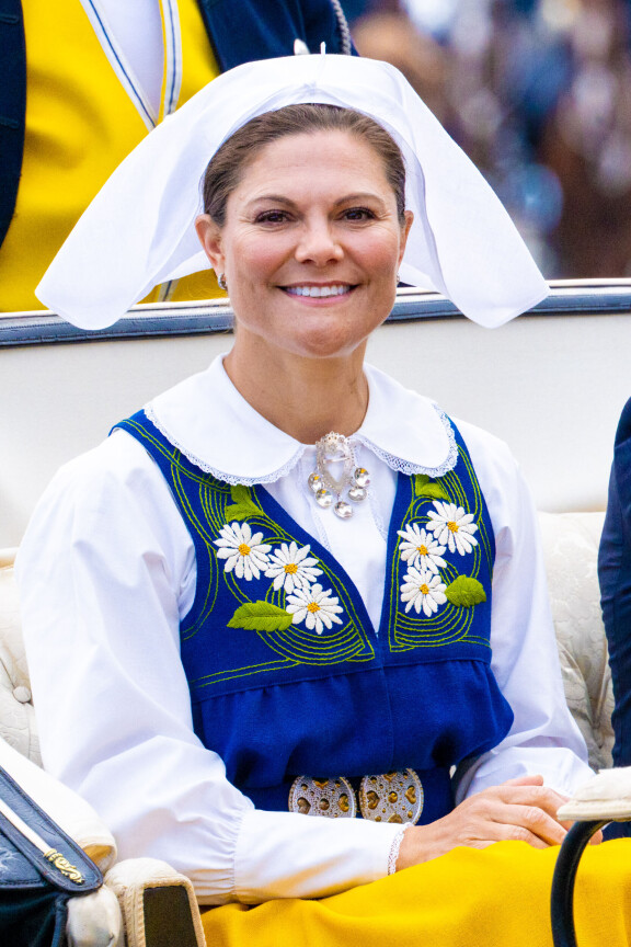 Kansallispäivänä Victorialla nähtiin tietenkin myös kansallispuku.