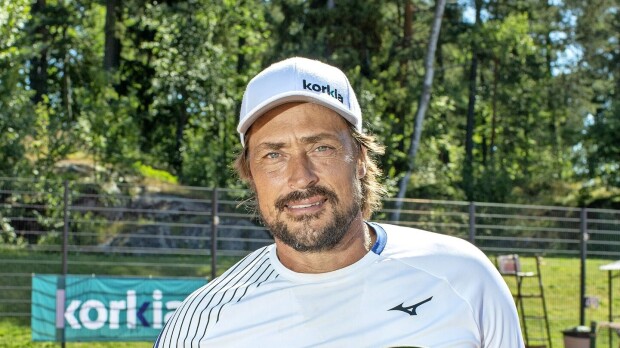 Teemu Selänne ja Mika Salo halailivat lentokoneessa – kuva