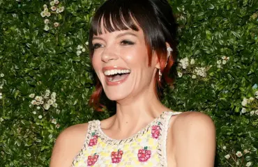 Mitä ihmettä? Poptähti myy OnlyFansissa jalkakuviaan