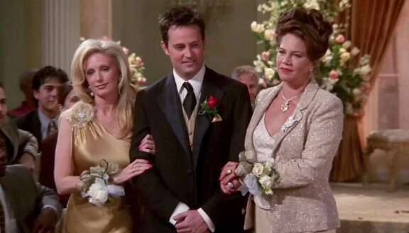 Chandler Bingin (Matthew Perry) transpuolista vanhempaa esitti Kathleen Turner, jonka mielestä kyseinen rooli oli virhe.