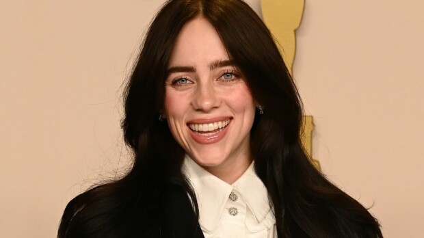 Harvinainen julkaisu! Billie Eilish esittelee bikinityyliään