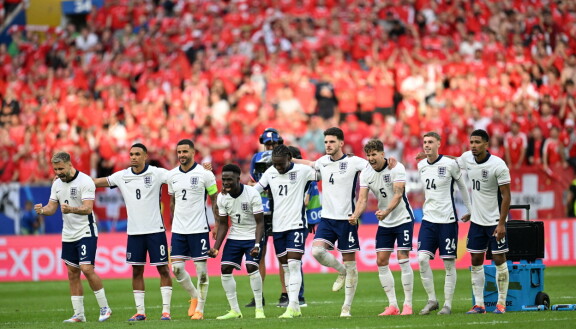 Englannin rankkarivoitto oli vasta toinen joukkueen historiassa. Englannin kannatuskappaleena on Three Lions (Football's Coming Home).