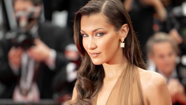 Oho! Supermalli Bella Hadid kisaa rodeossa - vauhdikas ratsastusvideo