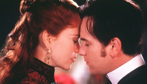 Moulin Rouge! sai parhaan lavastuksen ja puvustuksen Oscar-palkinnot.