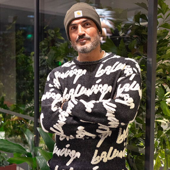 Nabaz on tehnyt tietoisen päätöksen jättäytymällä pois BB-asukkaiden yhteydenpidosta. Nabaz on tehnyt tietoisen päätöksen jättäytymällä pois BB-asukkaiden yhteydenpidosta.
