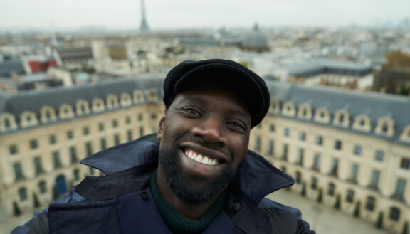 Assane Diop (Omar Sy) ei ole itse Arsene Lupin, vaan hänen ihailijansa, joka toimii esikuvansa tavoin herrasmiesvarkaana.
