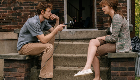 Journalisti Danny Lyon (Mike Faist) ja kertomusta eteenpäin vievä Kathy Cross (Jodie Comer).