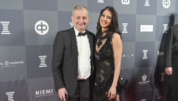 Hjallis Harkimo pyrki alkuvuodesta tasavallan presidentiksi Jasmine Pajari rinnallaan. Kuva Urheilugaalasta.