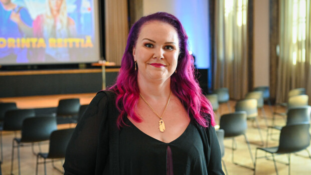 No nyt! Heli Palsanmäki piehtaroi paljussa - kuva