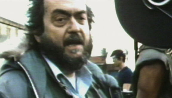 Stanley Kubrick laittoi Shelleyn koville. Shelley on joissain haastatteluissa tosin myös kiittänyt kiisteltyä ohjaajaa.