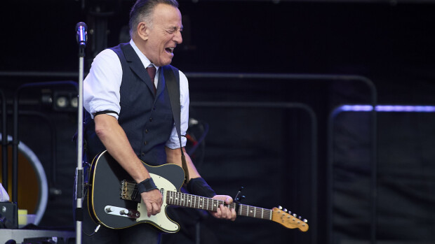 Bruce Springsteen poistui luksushotellista: jutteli iloisesti fanien kanssa - video!