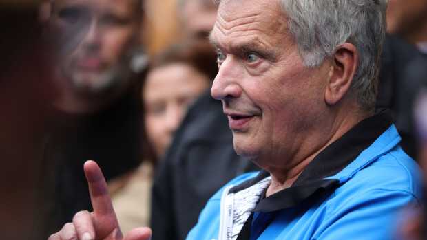 Kuin tavikset! Sauli Niinistö bongattiin ruokaostoksilla - kuvat!