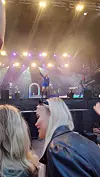 Iidan huomio ei montaa kertaa kiinnittynyt suoraan edessä esiintyvään Viiviin.