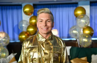 Mitä ihmettä, Antti Tuisku? Työnsi lastenvaunuja Järvenpäässä – video!