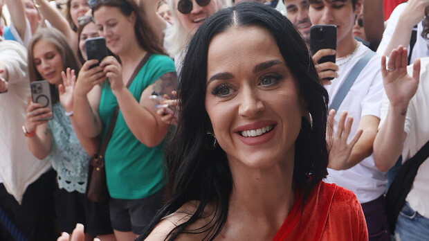 Rantapäivä bikineissä! Skandaaleissa rypevä Katy Perry ottaa rennosti – kuva!
